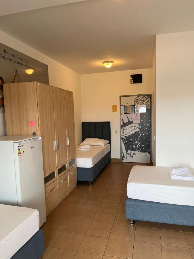 Moon Rocks Hostel Novalja